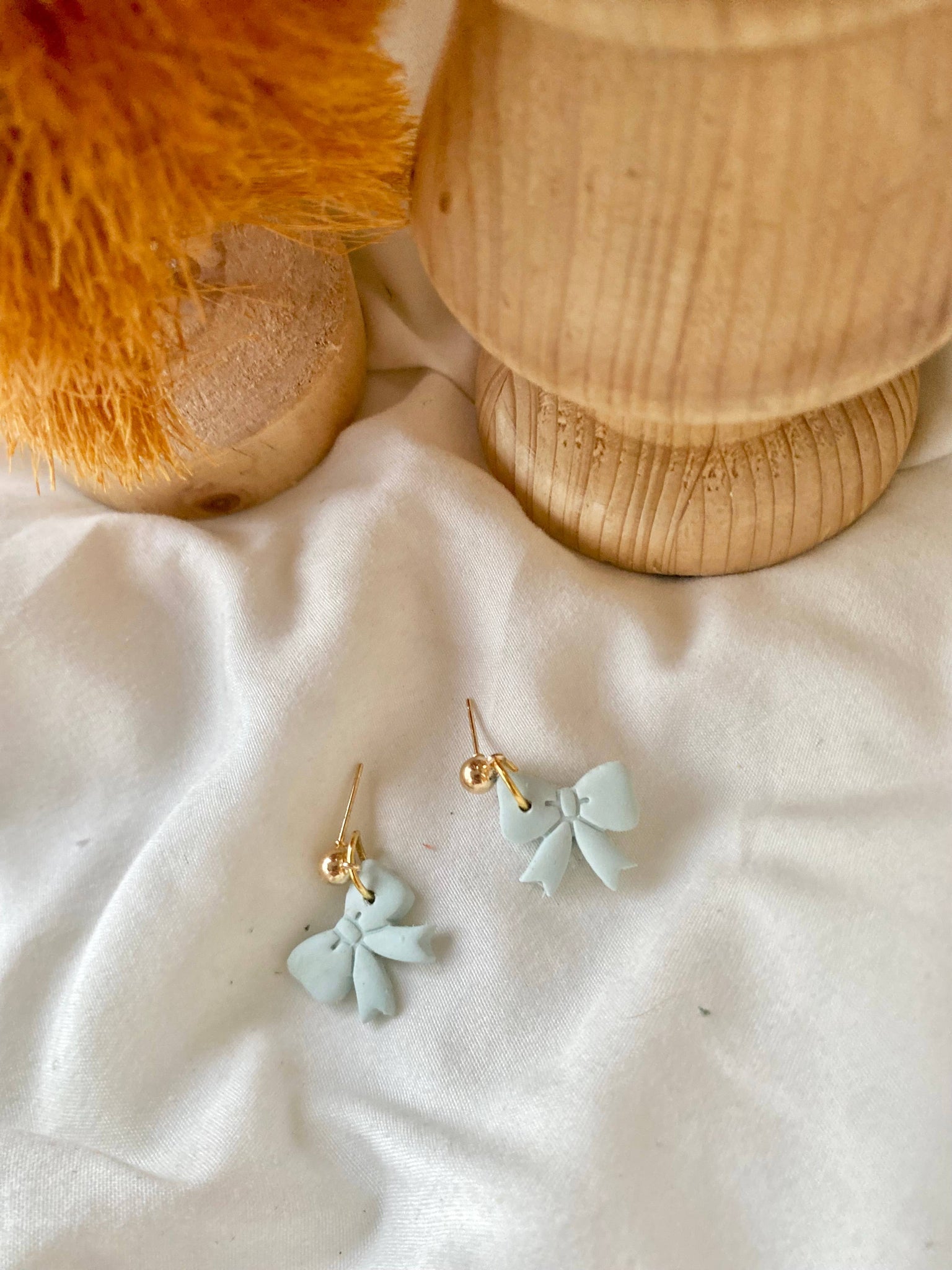 Terra Made - Dainty bow dangle earrings 
