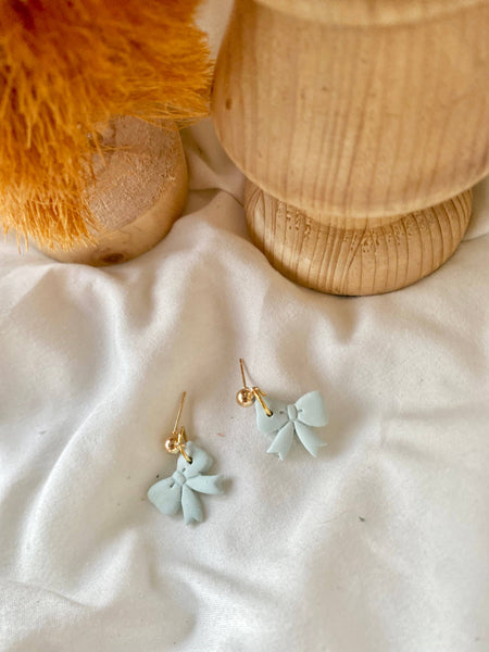 Terra Made - Dainty bow dangle earrings 