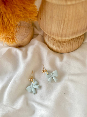 Terra Made - Dainty bow dangle earrings 
