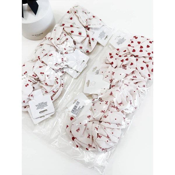 Love and Repeat - Fresh and Youthful Everyday Scrunchie