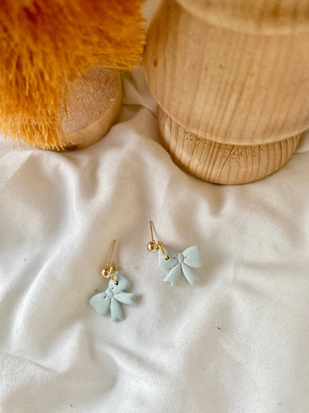 Terra Made - Dainty bow dangle earrings 
