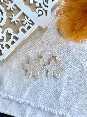 Terra Made - Pearly white boho snowflake earrings 