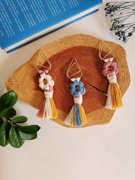 Handmade By Uruba - Macrame Daisy Flower Bookmark Charm, Handmade Book Accessory