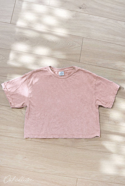 OAT COLLECTIVE - Basic Cropped Mineral Graphic Top