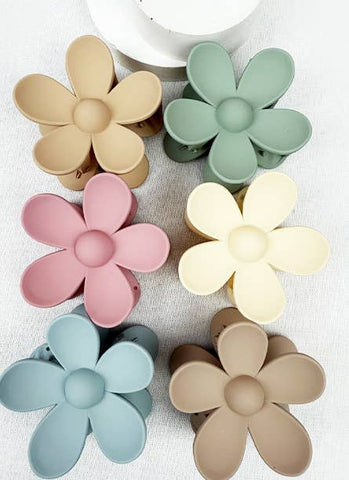 Love and Repeat - Matte Tone Daisy Hair Claw Sets