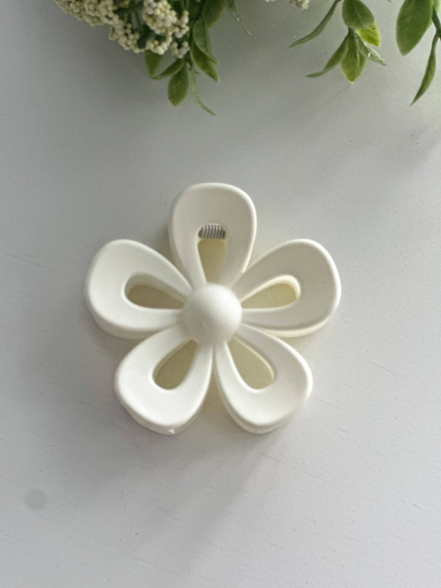 Harris Girls & Co. - Pop of Floral "Matte Off White" Hair Clip