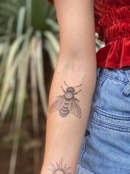 NatureTats - Big Bee Temporary Tattoo