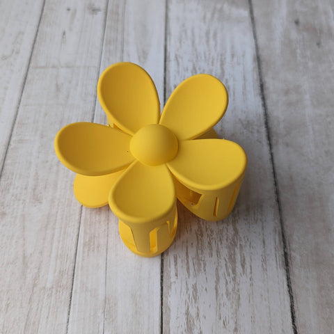 iconic mi - Daisy Flower Matt Hair Accessory Claw Clip 3": Banana