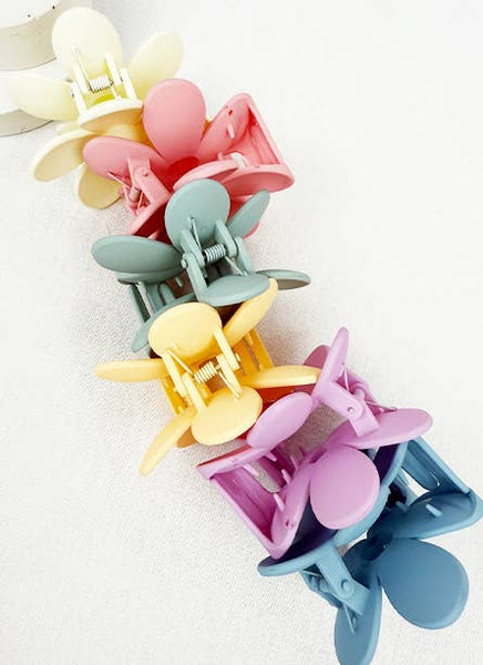Love and Repeat - Daisy Matte Hair Claw