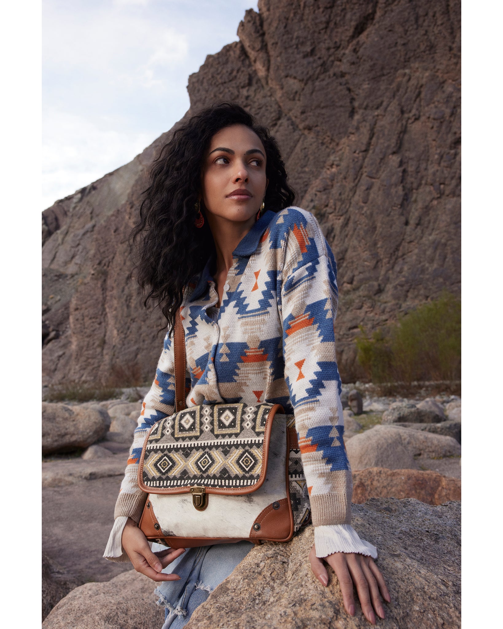 Bison Ridge Messenger Bag With Hair-On Hide - Thumbnail 3