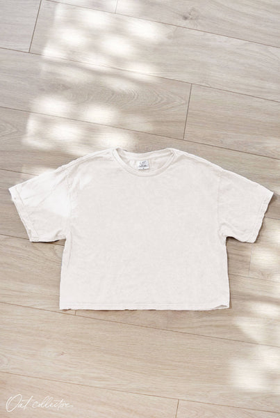 OAT COLLECTIVE - Basic Cropped Mineral Graphic Top