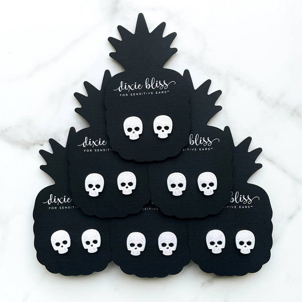 Dixie Bliss - Studded Skulls in White