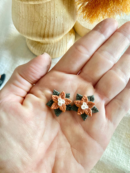 Terra Made - Small poinsettia stud earrings 