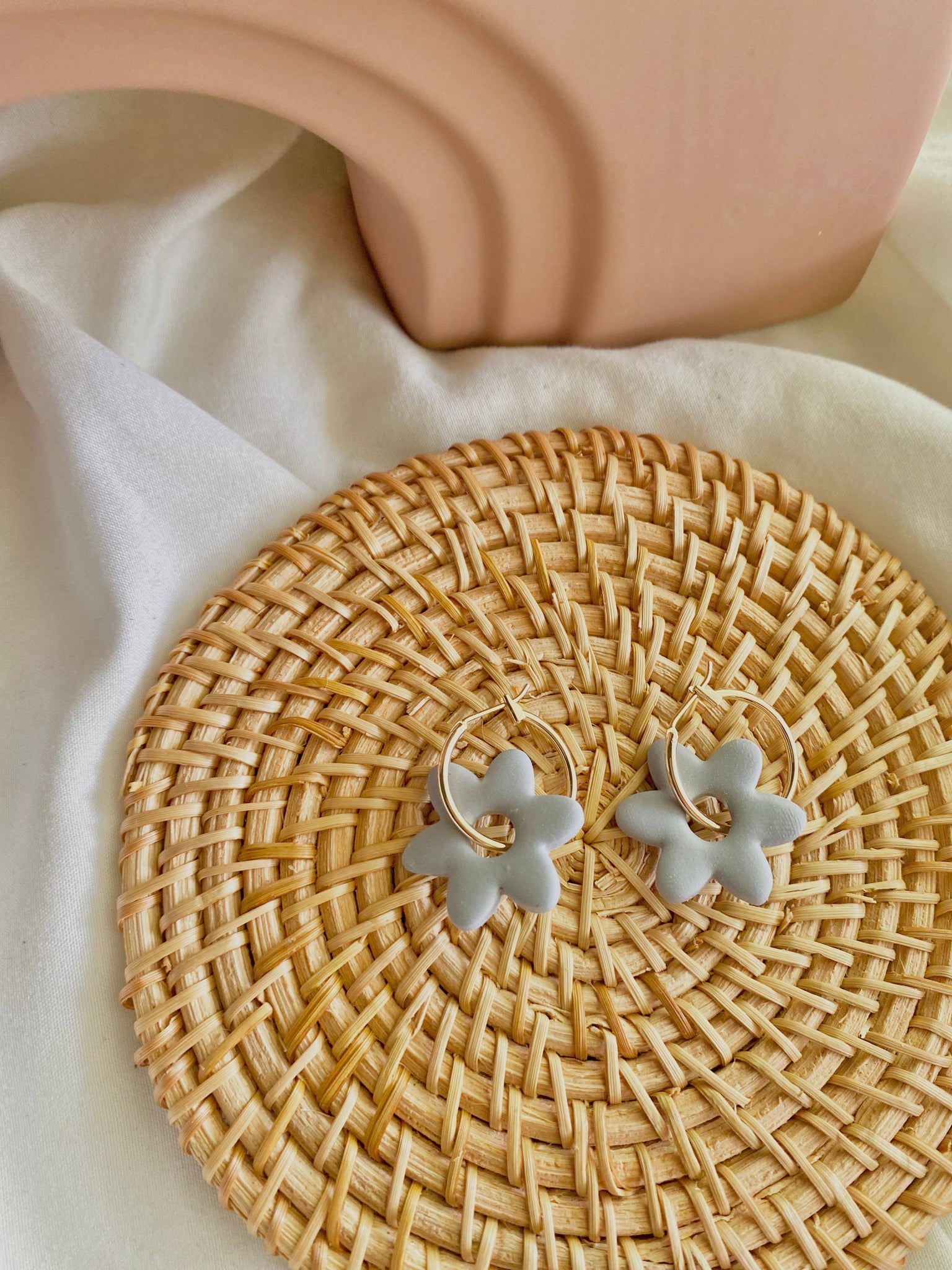 Terra Made - Retro flower dangle earrings 