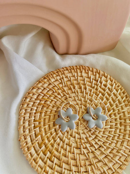 Terra Made - Retro flower dangle earrings 