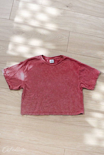 OAT COLLECTIVE - Basic Cropped Mineral Graphic Top
