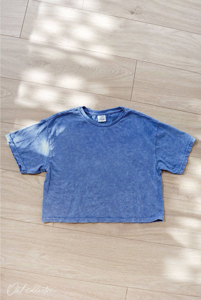 OAT COLLECTIVE - Basic Cropped Mineral Graphic Top