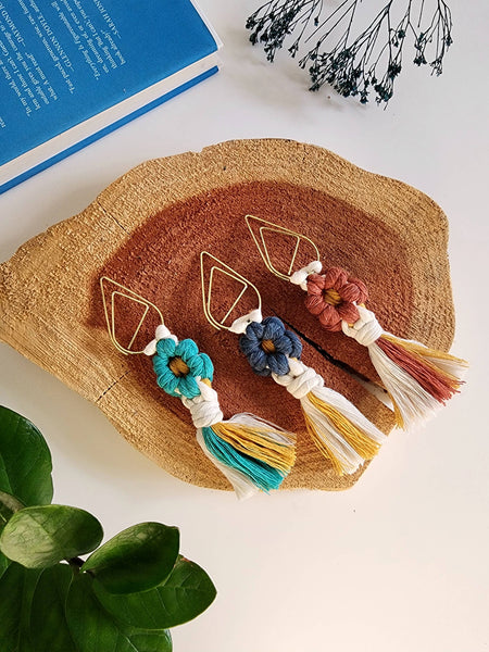 Handmade By Uruba - Macrame Daisy Flower Bookmark Charm, Handmade Book Accessory