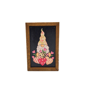 Driftless Studios - 6X4 Gnome With Hearts Valentine's Day Decor Home Accents